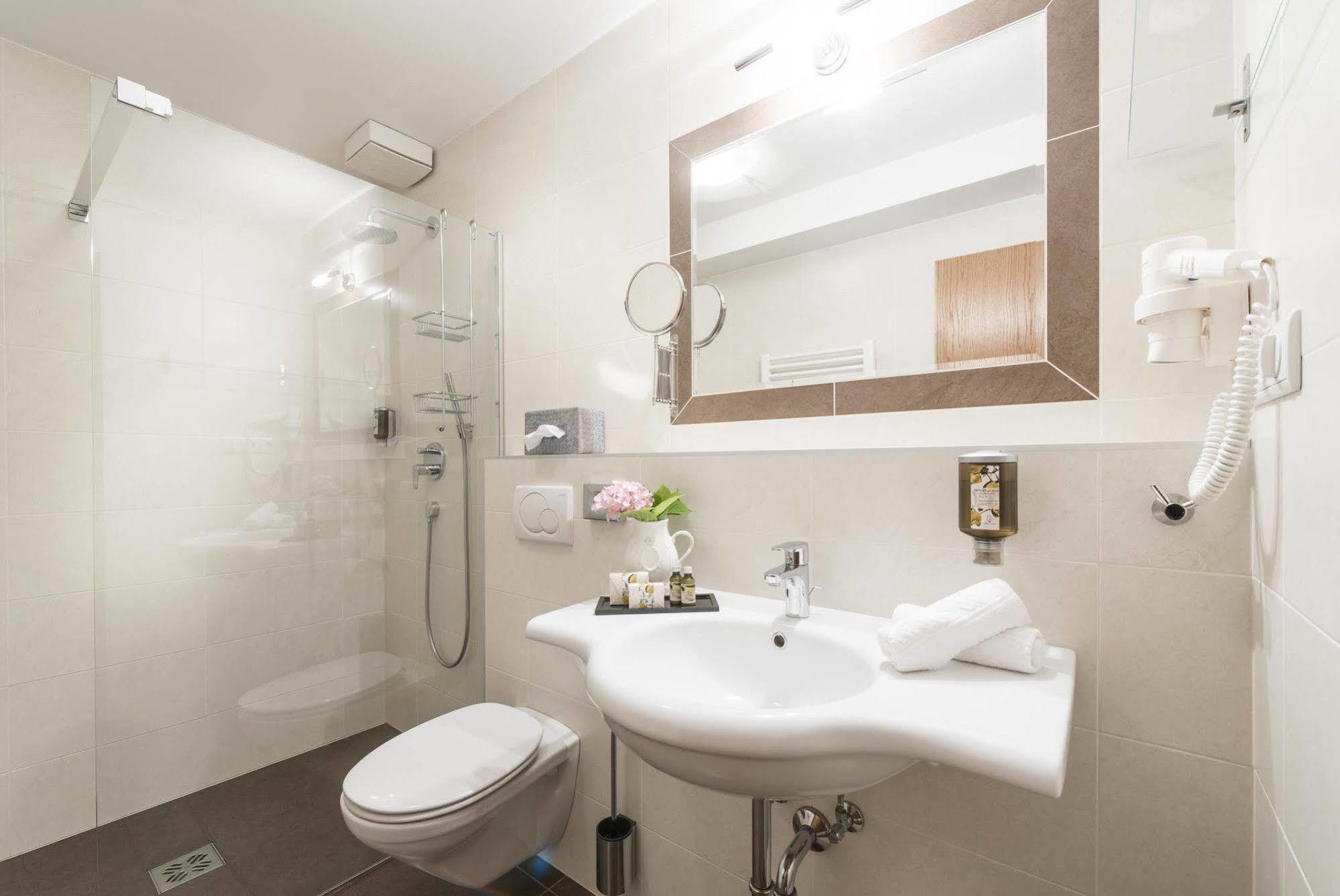 Helvetia Hotel